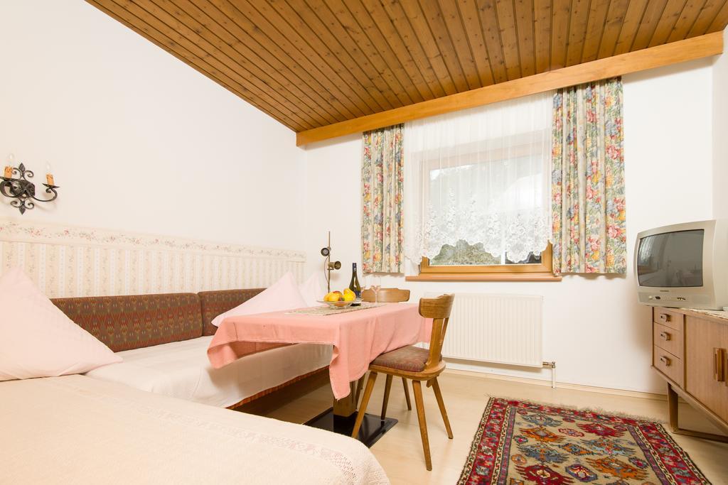 Gaestehaus Helga Scharnitz Oda fotoğraf
